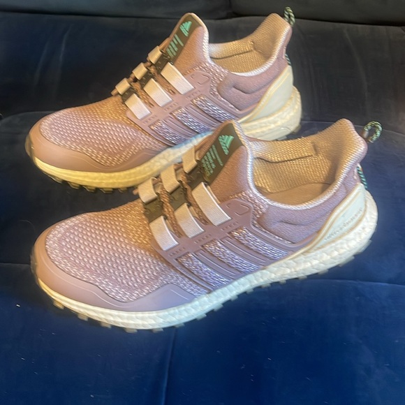 Adidas Ultraboost running shoes - Picture 2 of 7